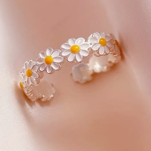 Dainty Enamel Daisy Flower Stackable Delicate Adjustable Silver Tone Ring NEW - Picture 7 of 14